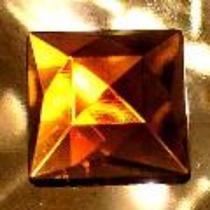 Glass Jewels 18mm Amber Square J80 main view