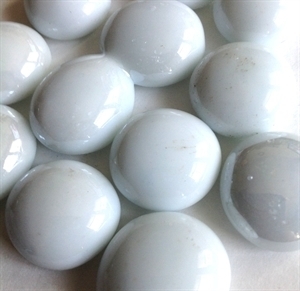 Picture of N02  14MM Silver beige opal shiny glass gems